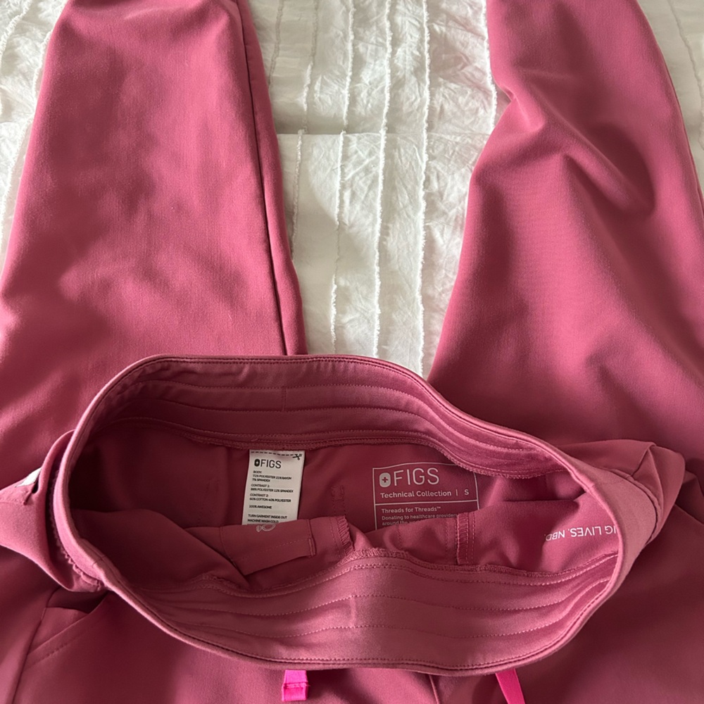 Pink Figs scrubs bottom- joggers size small